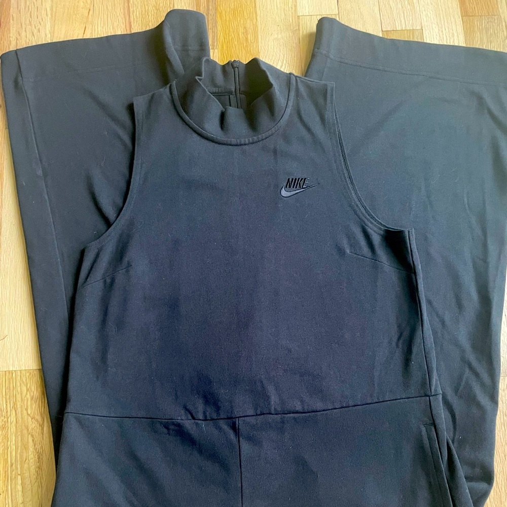 Brand new without tags Nike jumpsuit🖤